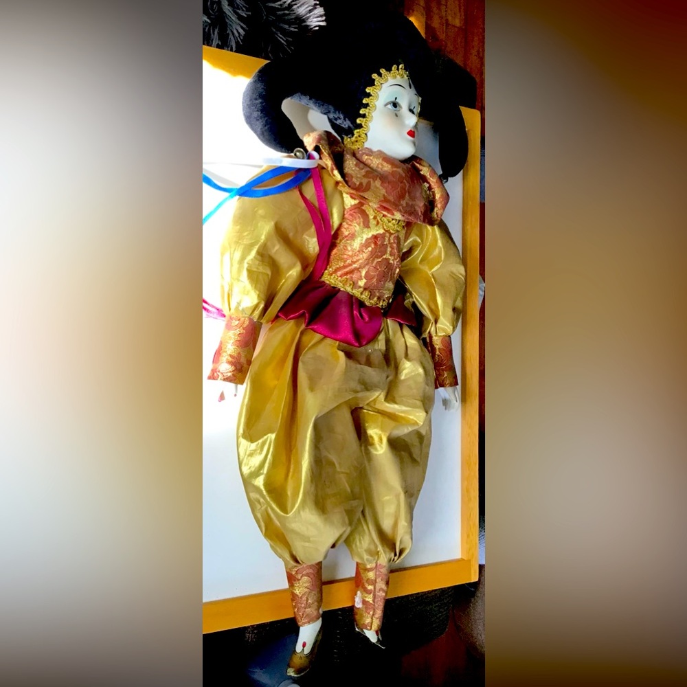 Estate Sale Dynasty,Porcelain Doll Collection Maurice Jester Clown 1983 musical